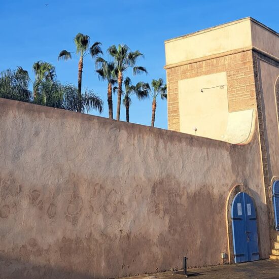 Explorez la médina de Casablanca sous un nouveau jour ! Plongez dans l’histoire de lieux emblématiques comme Jemaa Kebir, La Magana ou La Sqala.